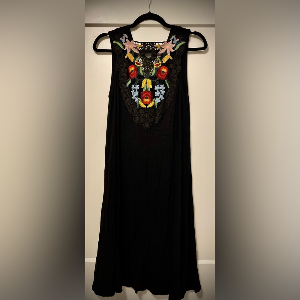Neiman Marcus dress embroidered back - brand new with tags - size : M